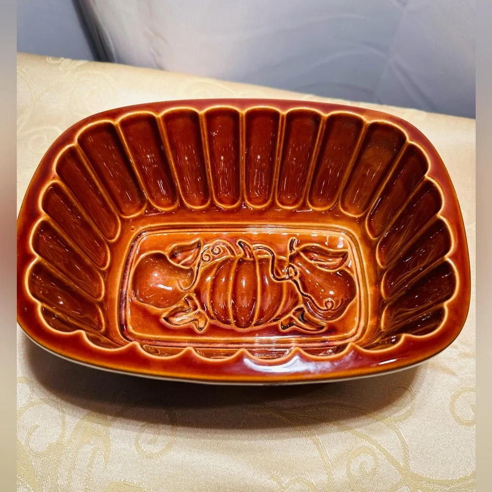 Crate & Barrel,Stoneware Brown Loaf Mold, Pumpkin /Apple,Fall/Harvest. No Chips.